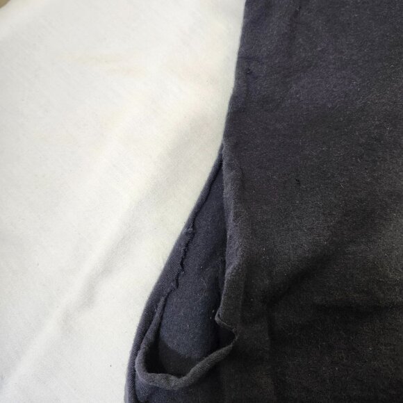 AC~DC Back in Black World Tour 1980-1981 Distressed T-shirt - Picture 5 of 6